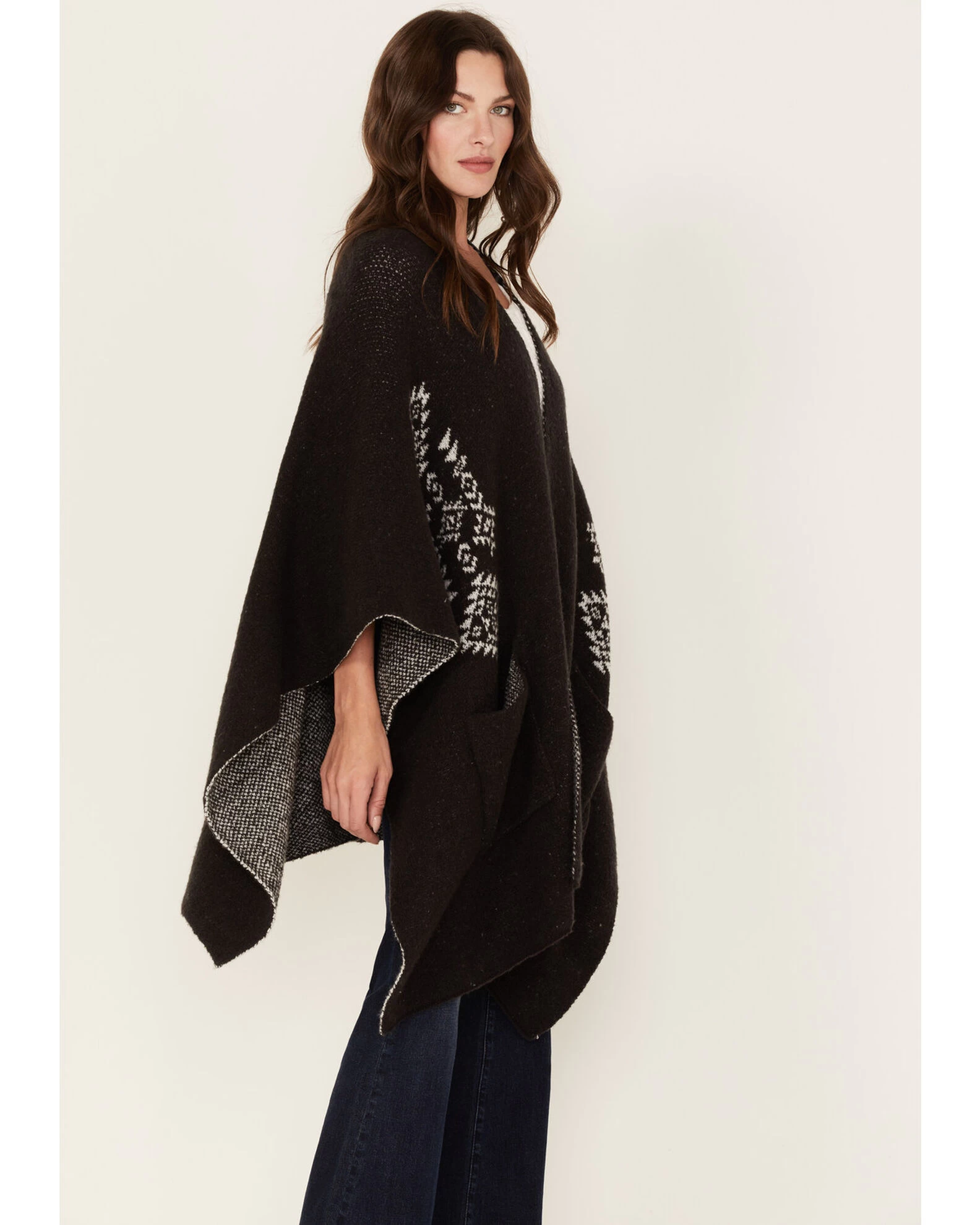 Idyllwind Women's Southwestern Print Cozy Shawl 2 Idyllwind Women's Southwestern Print Cozy Shawl - Image 2