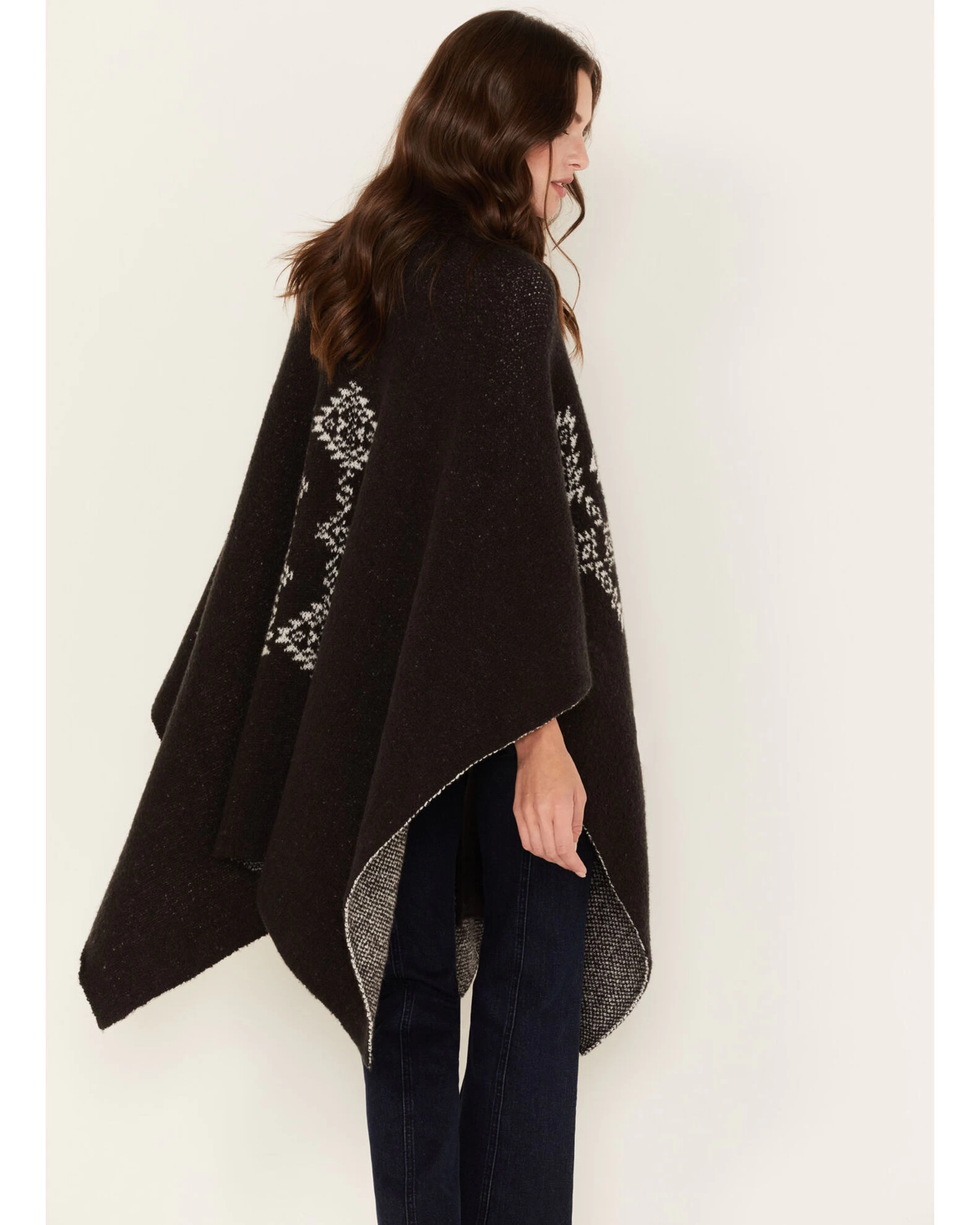 Idyllwind Women's Southwestern Print Cozy Shawl 4 Idyllwind Women's Southwestern Print Cozy Shawl - Image 4