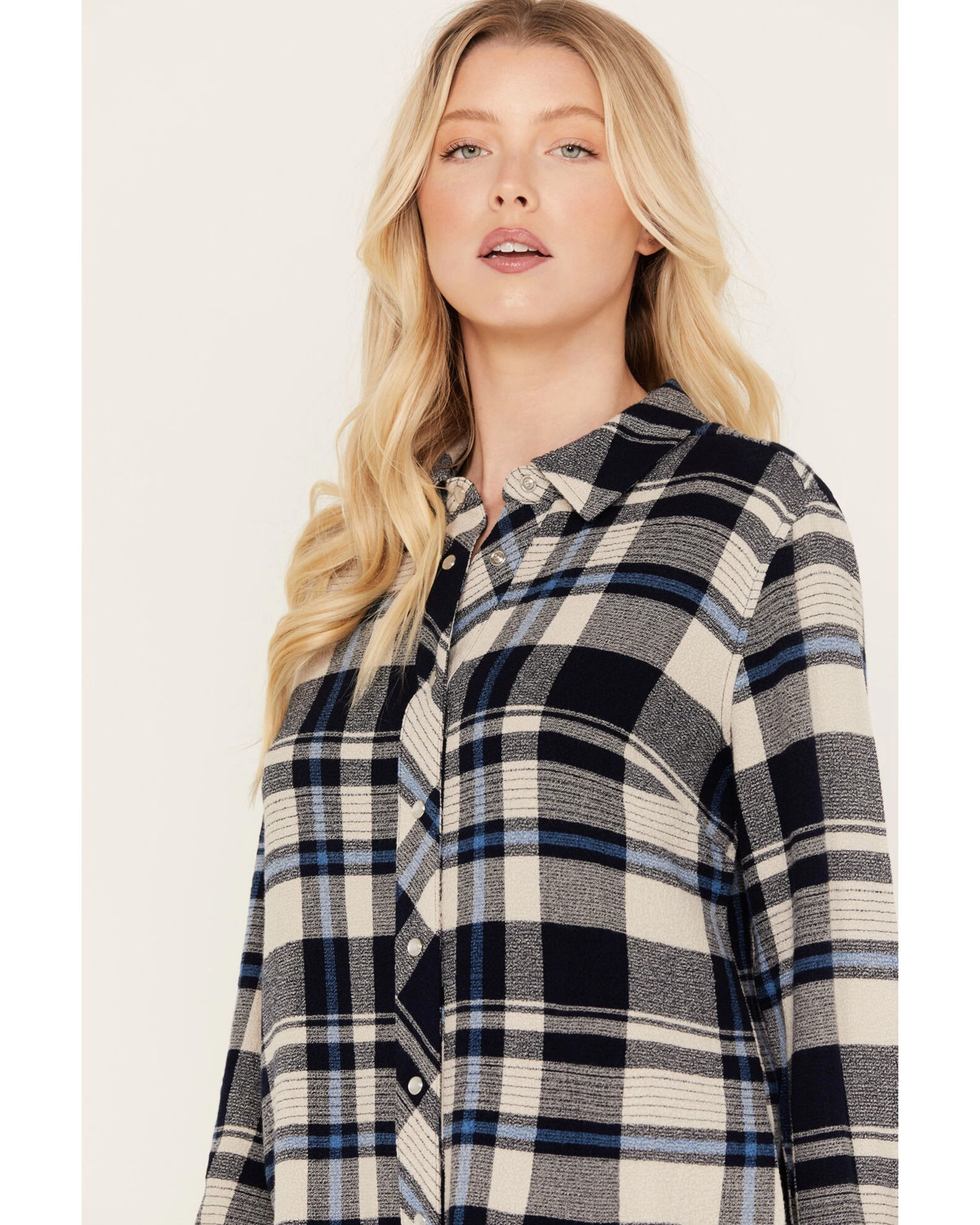 Idyllwind Women's Plaid Print Long Sleeve Woodlands Feather Western Snap Shirt 2 Idyllwind Women's Plaid Print Long Sleeve Woodlands Feather Western Snap Shirt - Image 2